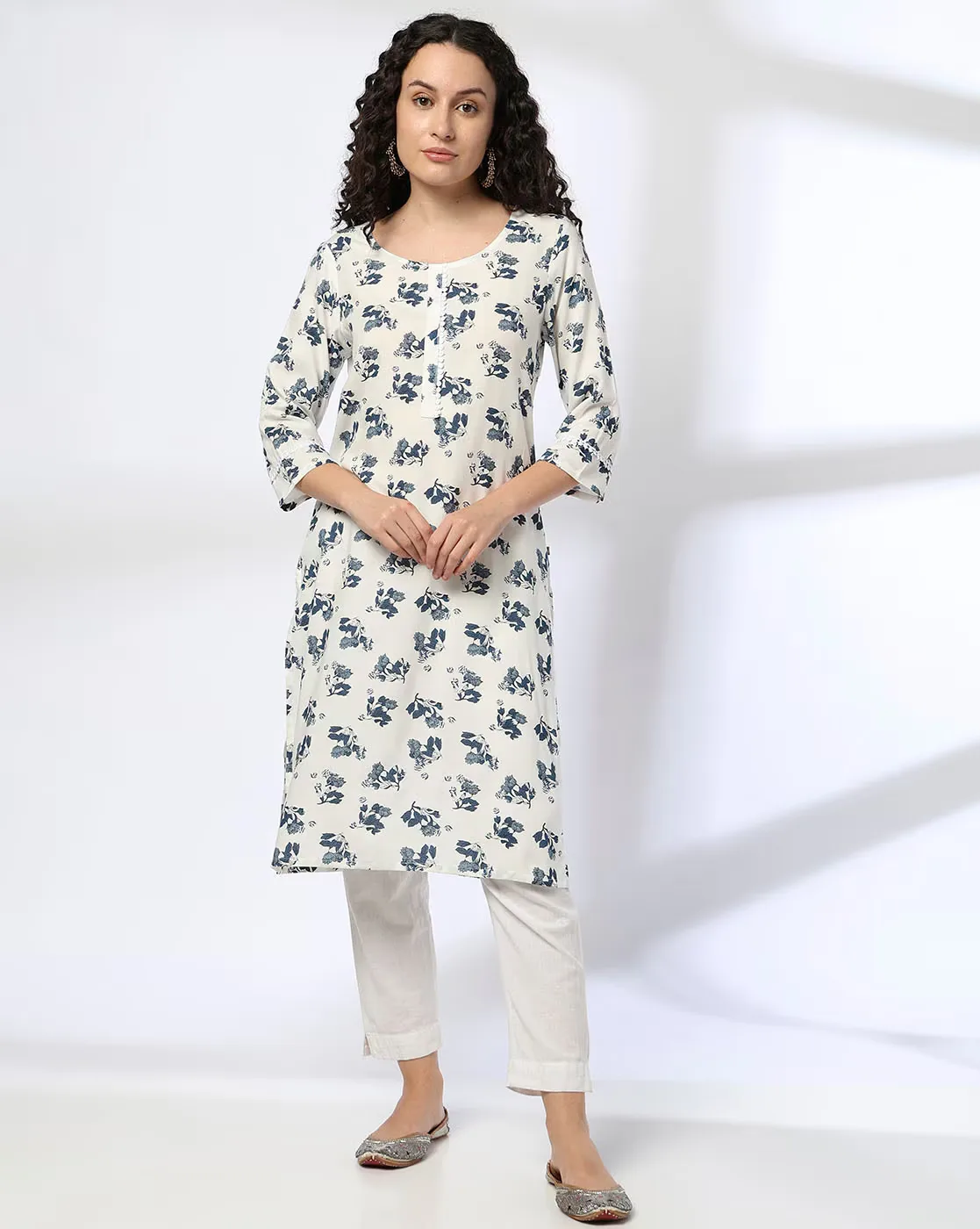 1117Wx1400H-443066995-offwhite-MODEL.webp Women Floral Print Straight Kurta - Image 1